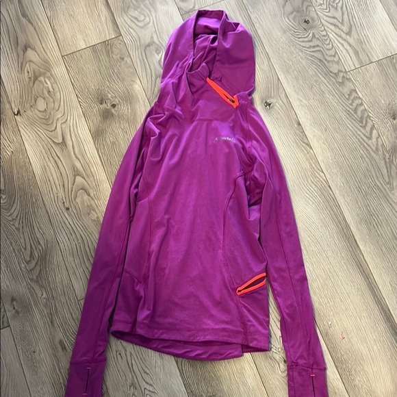 Avalanche sweatshirt size medium. Pretty purple color. Size medium - Picture 1 of 7